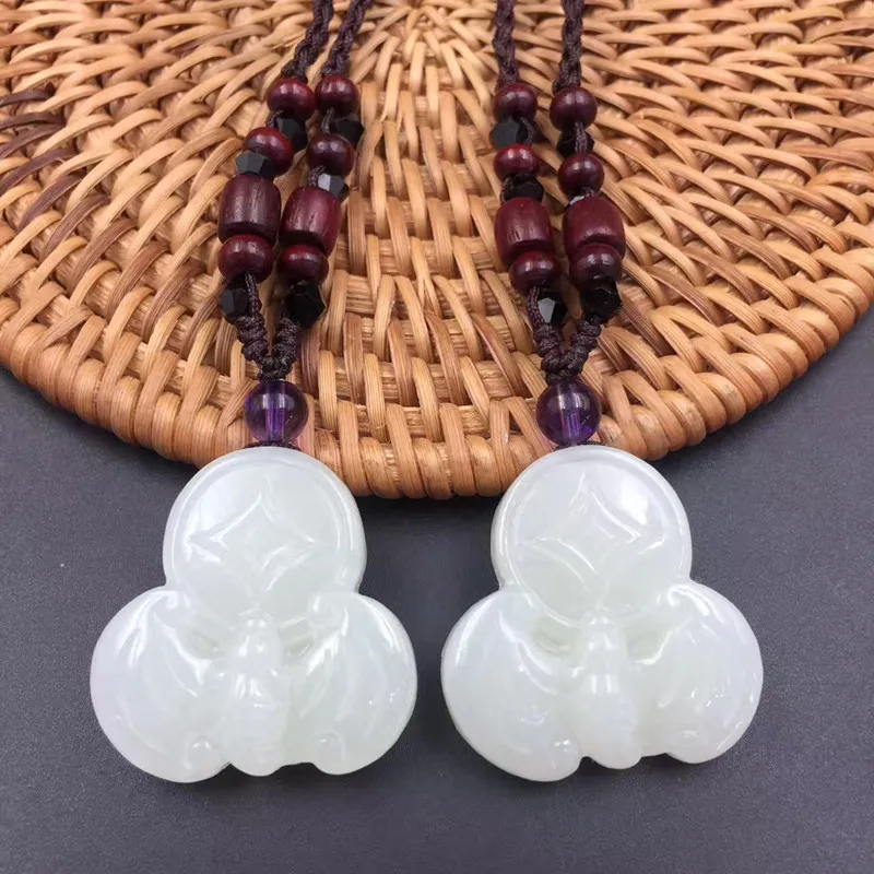 Natural Xinjiang Hetian jade white jade Jixiang Fu in front of 28 * 28mm with a certificate
Natural Xinjiang Hetian jade white jade Jixiang Fu in front of 28 * 28mm with a certificate