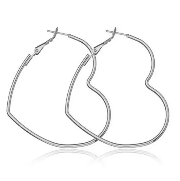 Europe and America simple sweet temperament cold wind metal line heart shape wild fashion female earrings
Europe and America simple sweet temperament cold wind metal line heart shape wild fashion female earrings