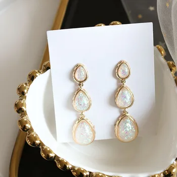 Dominated The new 2019 Vintage temperament contracted geometric color Resin long Women Drop earrings
Dominated The new 2019 Vintage temperament contracted geometric color Resin long Women Drop earrings