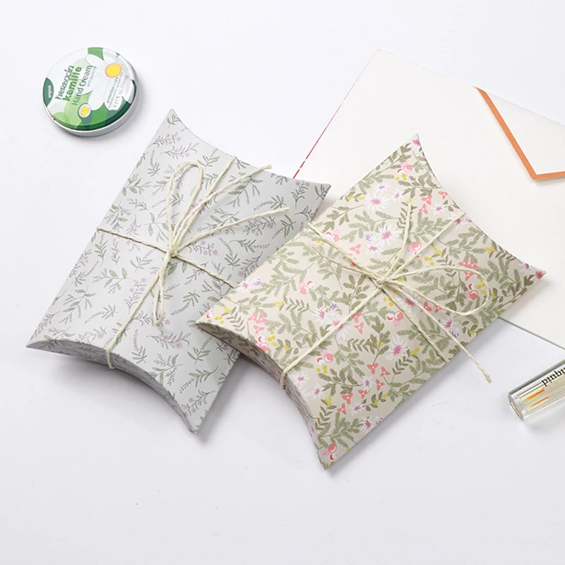 50pcs Craft Paper Gift Box Floral Vintage Flower Leaves Pillow Shape Wedding Favor Candy Box Present Bags Birthday Party Supply
50pcs Craft Paper Gift Box Floral Vintage Flower Leaves Pillow Shape Wedding Favor Candy Box Present Bags Birthday Party Supply