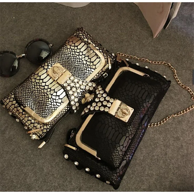 2018 Fashion Women Leather Purses And Handbags Diamonds Chains Gold black Fashion Serpentine Clutch Wallets Evening Bags Party
2018 Fashion Women Leather Purses And Handbags Diamonds Chains Gold black Fashion Serpentine Clutch Wallets Evening Bags Party