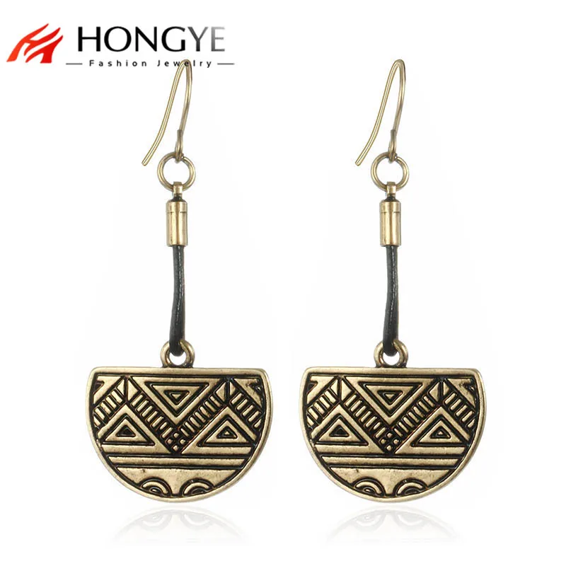 Europe Retro Pendant Earrings Antique Gold Silver Color Half Round Carving Leather Dangling Earrings for Women Brincos Jewelry
Europe Retro Pendant Earrings Antique Gold Silver Color Half Round Carving Leather Dangling Earrings for Women Brincos Jewelry
