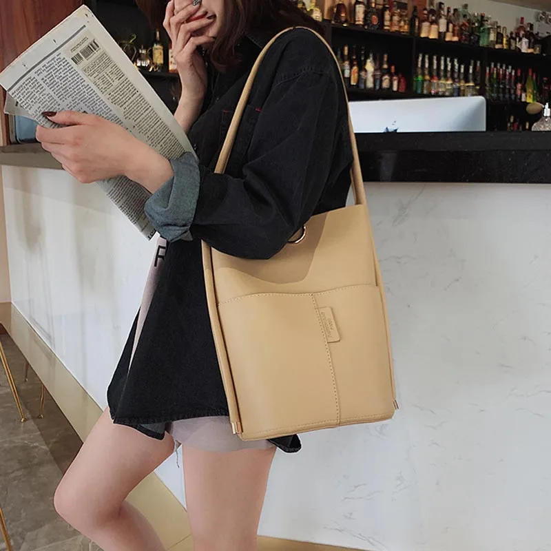 Women Shoulder Bags Ladies Leather Bucket Bag Designer Top-handle Messenger Bag Woman Bolsa Casual Tote
Women Shoulder Bags Ladies Leather Bucket Bag Designer Top-handle Messenger Bag Woman Bolsa Casual Tote