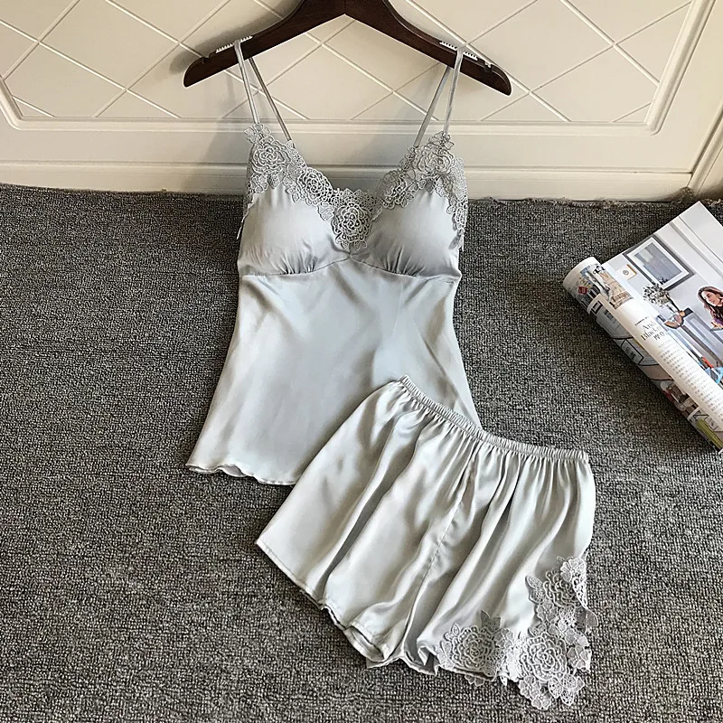 2019 Summer Solid Color Pijama Women Sexy Pajamas Sets Lace Vest Shorts Satin Silk Spaghetti Strap Pyjama Elegant with Chest Pad
2019 Summer Solid Color Pijama Women Sexy Pajamas Sets Lace Vest Shorts Satin Silk Spaghetti Strap Pyjama Elegant with Chest Pad