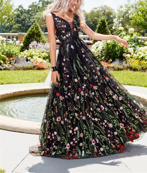 Mesh vintage floral embroidery maxi dress Women summer backless beach black dress Sexy v neck elegant long party dress
Mesh vintage floral embroidery maxi dress Women summer backless beach black dress Sexy v neck elegant long party dress