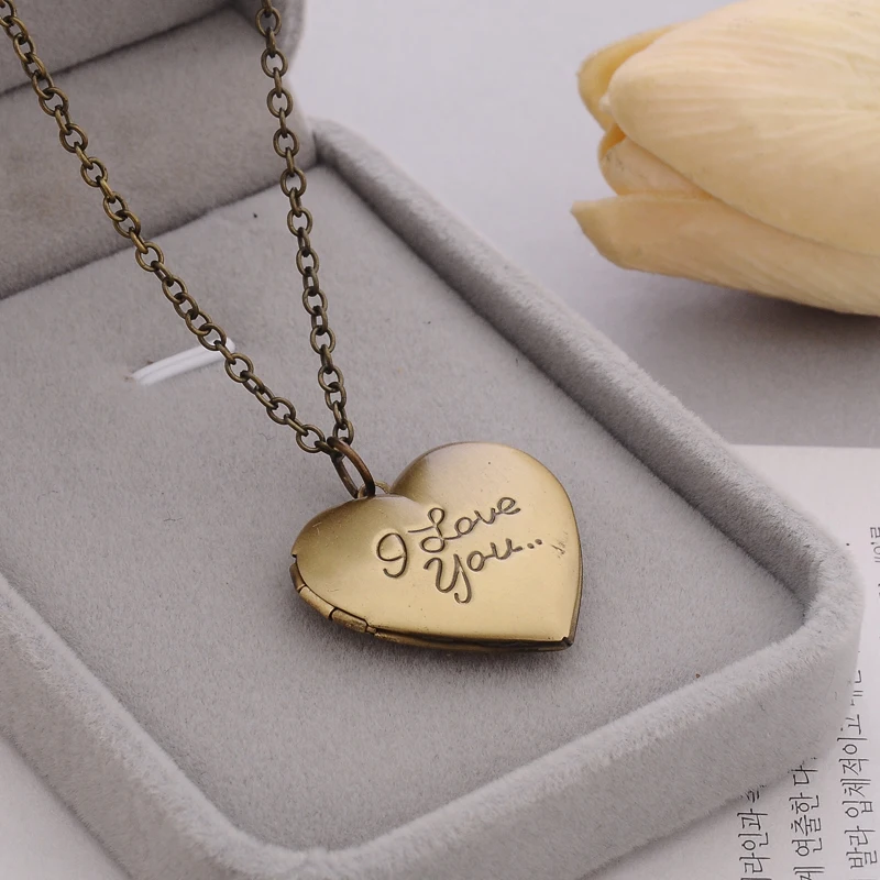 This beautiful locket is the perfect way to keep your special message close to your heart. Crafted using high-quality stainless steel and featuring intricate heart detailing, this piece of jewelry will last a lifetime. With a secure, snap-well closure, you can be sure your beloved message will remain safe and private.