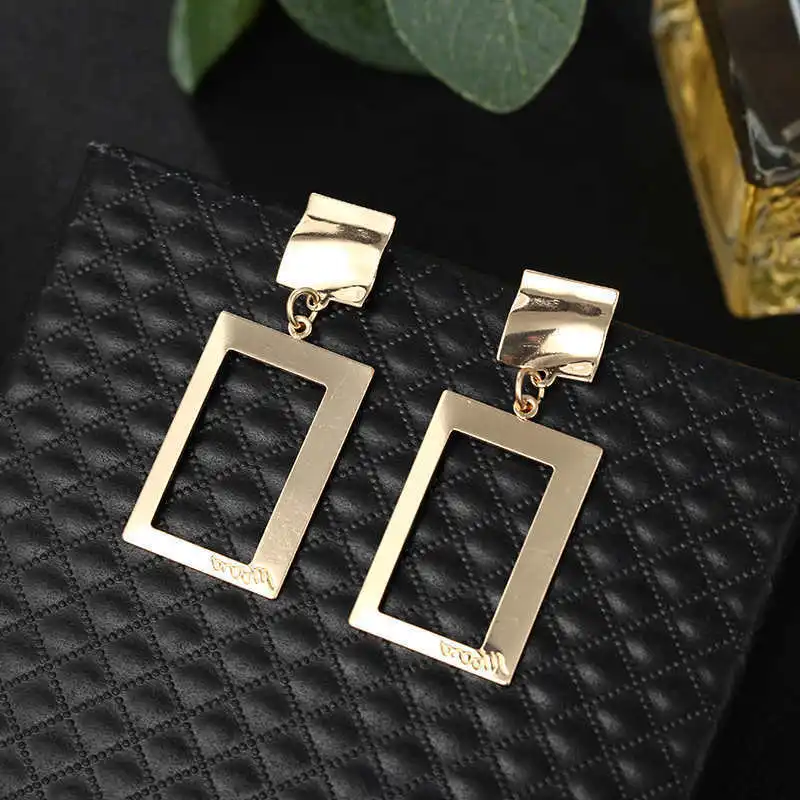 Hot Selling Geometric Earrings Hollow Square Drop Earrings For Women Girl Summer Golden Silver Color Fashion Jewelry
Hot Selling Geometric Earrings Hollow Square Drop Earrings For Women Girl Summer Golden Silver Color Fashion Jewelry
