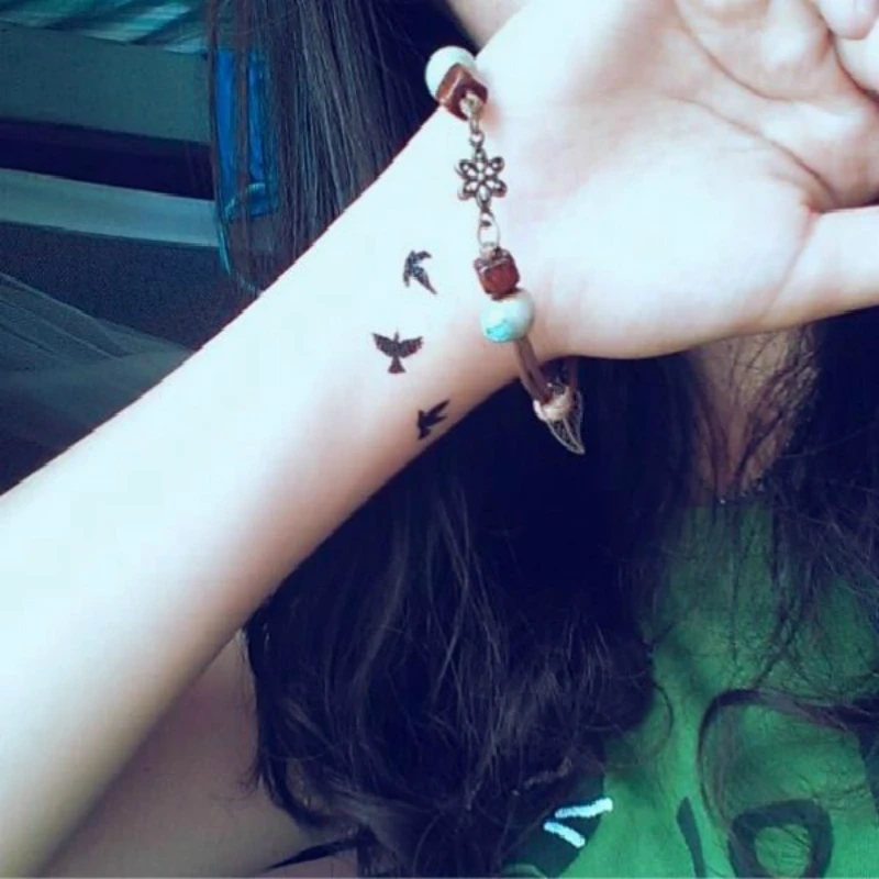 Unisex Sexy Finger Wrist Flash Fake Tattoo Stickers Liberty Small Birds Fly Waterproof Temporary Tattoos Sticker
Unisex Sexy Finger Wrist Flash Fake Tattoo Stickers Liberty Small Birds Fly Waterproof Temporary Tattoos Sticker