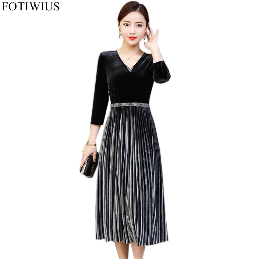 4XL Plus Size Dresss Women V-Neck Vintage Dress High Quality Fashion 2019 Ladies Black Velvet Pleated Dress Midi-Calf Robe Femme
4XL Plus Size Dresss Women V-Neck Vintage Dress High Quality Fashion 2019 Ladies Black Velvet Pleated Dress Midi-Calf Robe Femme