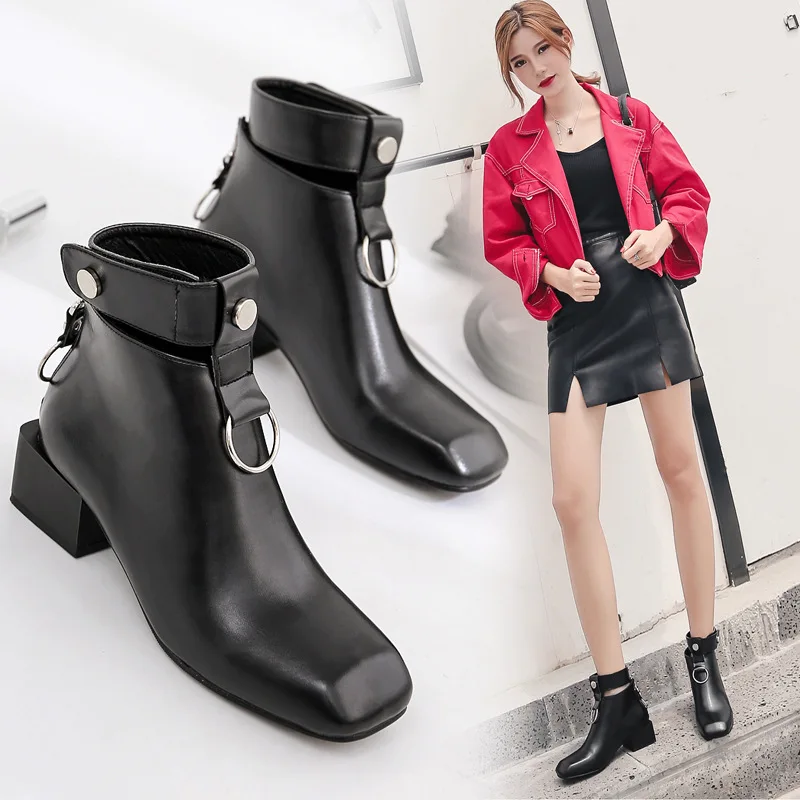 2018 autumn and winter new women's boots square head high heel boots with Martin women's boots British wind boots.
2018 autumn and winter new women's boots square head high heel boots with Martin women's boots British wind boots.