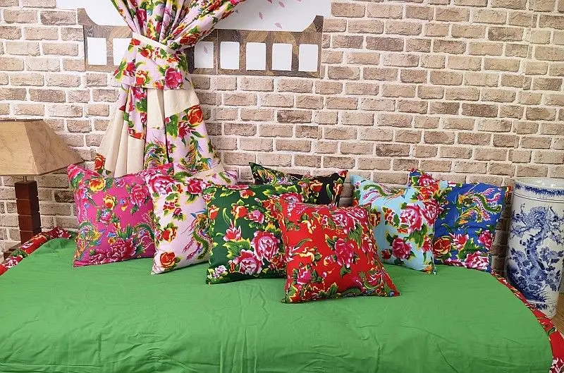 wholesale 6 pcs 45*45cm Chinese Handmade Retro Fashion Floral Phoenix Button Lovely Cushion cover
wholesale 6 pcs 45*45cm Chinese Handmade Retro Fashion Floral Phoenix Button Lovely Cushion cover