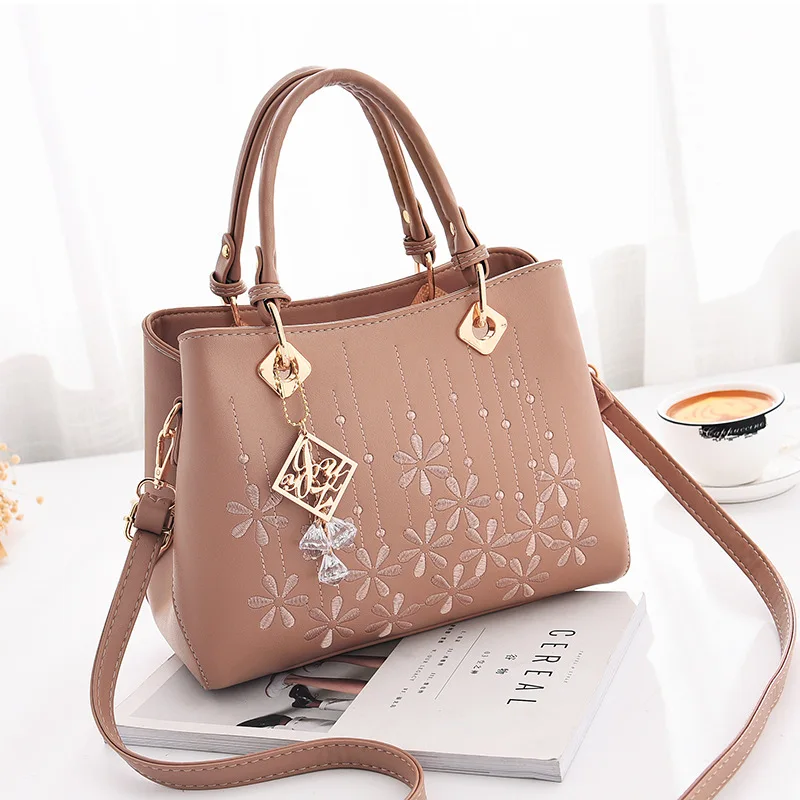 MICKY KEN New Arrival Ms. Tote Bag Big PU Bag High Quality Messenger Bag Bolsos Muje Designer Embroidered Women's Diagonal Bag
MICKY KEN New Arrival Ms. Tote Bag Big PU Bag High Quality Messenger Bag Bolsos Muje Designer Embroidered Women's Diagonal Bag