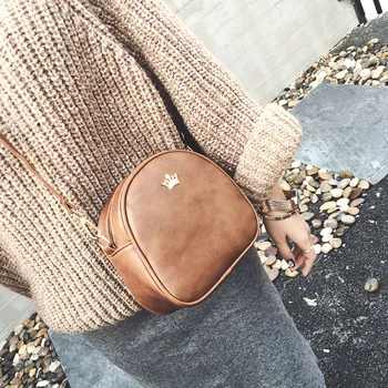 5 colors Winter new handbags High quality PU leather Women bag England retro shoulder bag Large capacity round crown Female bag
5 colors Winter new handbags High quality PU leather Women bag England retro shoulder bag Large capacity round crown Female bag