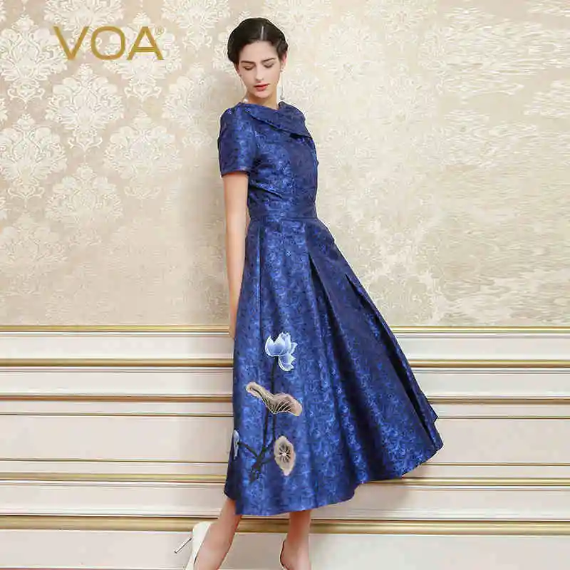 VOA 2018 Summer Dark Blue Elegant Vintage Silk Jacquard Party Dress Chinese Style Embroidery High Waist Women Dress ALX09101
VOA 2018 Summer Dark Blue Elegant Vintage Silk Jacquard Party Dress Chinese Style Embroidery High Waist Women Dress ALX09101