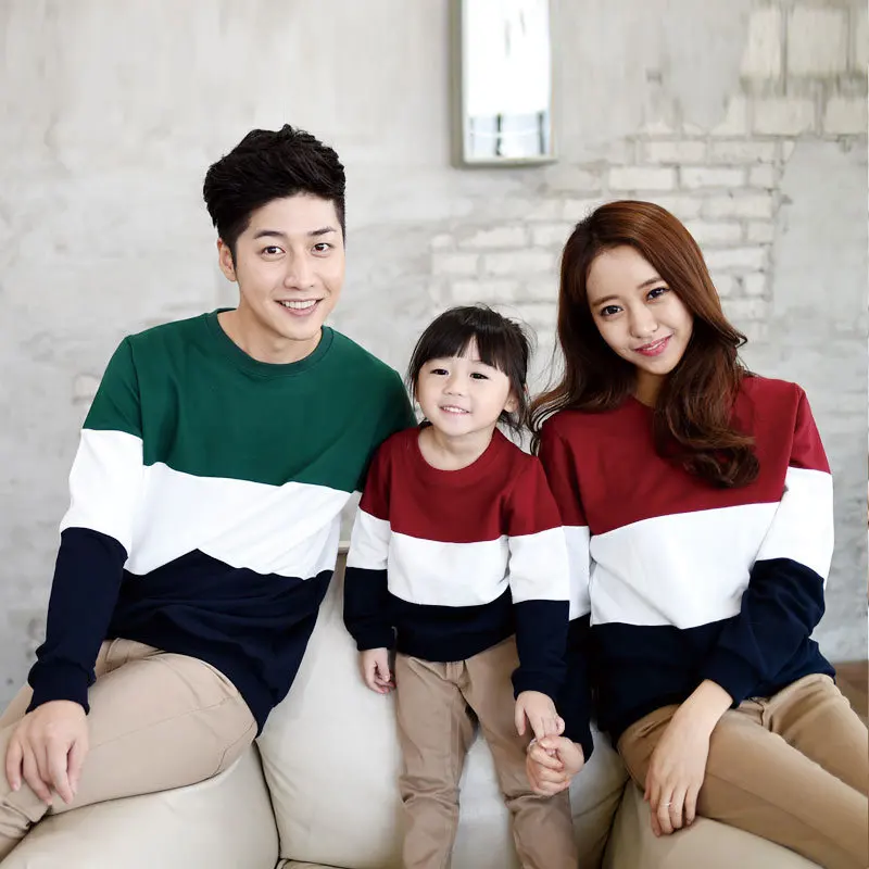 2019 New Korean children spring long sleeve t-shirts family of three Dad Mom Kids fashions tshirt family matching clothes
2019 New Korean children spring long sleeve t-shirts family of three Dad Mom Kids fashions tshirt family matching clothes