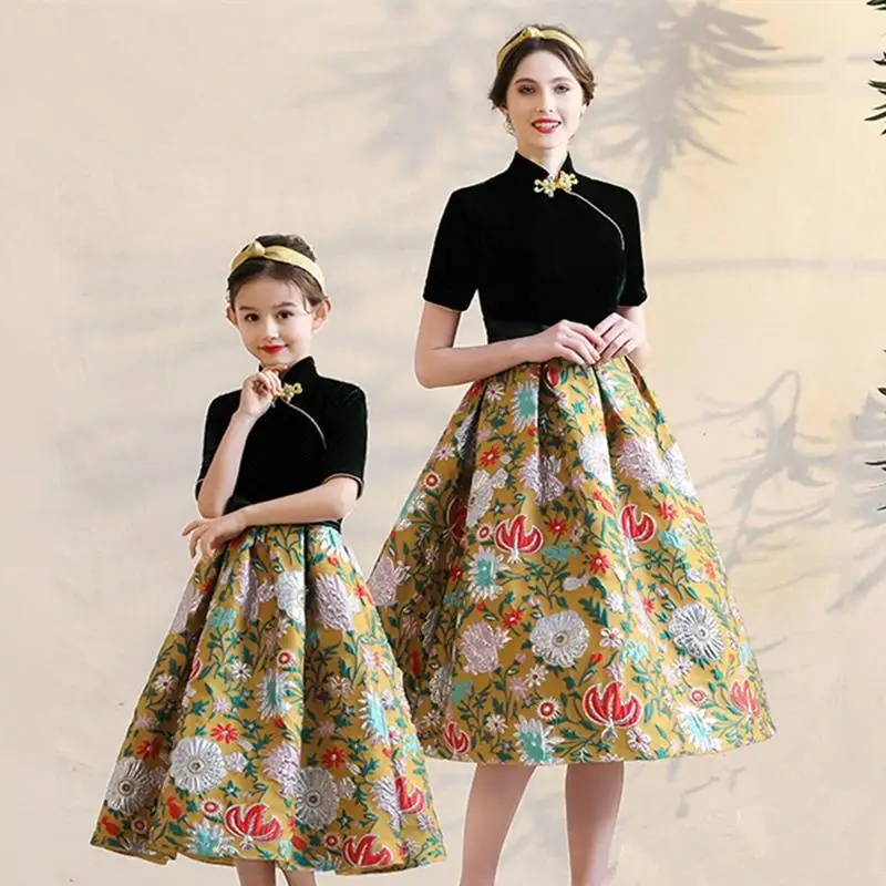Mother Daughter Dresses 2019 Mommy Girl Floral Embroidery Matching Twinning Party Dress Family Look Outfits Girl Mom Clothing
Mother Daughter Dresses 2019 Mommy Girl Floral Embroidery Matching Twinning Party Dress Family Look Outfits Girl Mom Clothing