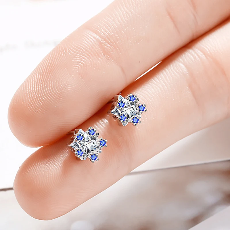 Exquisite Royal Blue Zirconia Stud Earrings Tiny Flower Silver Earrings Fashion Simple OL Style Ear Jewelry Gift For Women Girls
Exquisite Royal Blue Zirconia Stud Earrings Tiny Flower Silver Earrings Fashion Simple OL Style Ear Jewelry Gift For Women Girls