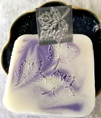 Free shipping Maple leaf handmade soap pattern Mini diy soap stamp chaprter seal 2.5*2.5CM
Free shipping Maple leaf handmade soap pattern Mini diy soap stamp chaprter seal 2.5*2.5CM