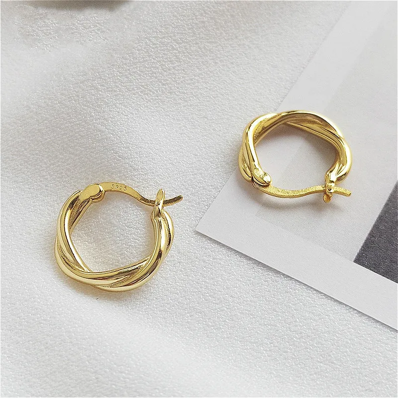 2019 New Fashion Jewelry 925 Sterling Silver European Celebrity Style Line Circle Hoop Earrings For Women 18k Gold Earrings
2019 New Fashion Jewelry 925 Sterling Silver European Celebrity Style Line Circle Hoop Earrings For Women 18k Gold Earrings