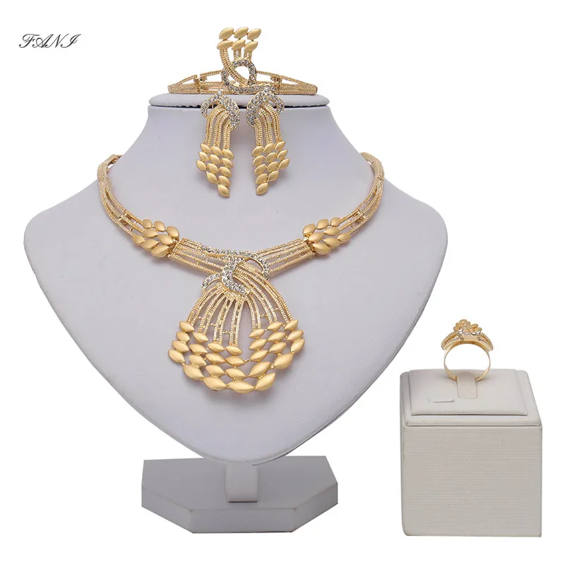 Fani 2019 Exquisite Dubai Gold Bridal Jewelry Set Nigerian woman Wedding Jewelry Set brand Fashion African Beads Jewelry Set
Fani 2019 Exquisite Dubai Gold Bridal Jewelry Set Nigerian woman Wedding Jewelry Set brand Fashion African Beads Jewelry Set