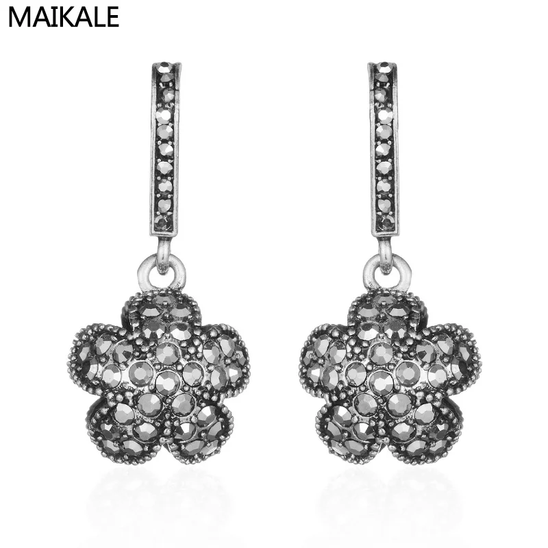 MAIKALE Vintage Flower Shape Hollow Metal Ball Earrings Rhinestone Exaggerated Hanging Big Drop Earrings for Women Jewelry Gifts
MAIKALE Vintage Flower Shape Hollow Metal Ball Earrings Rhinestone Exaggerated Hanging Big Drop Earrings for Women Jewelry Gifts