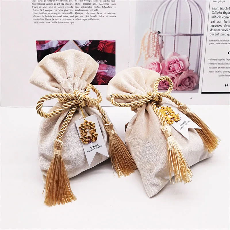 Beige Gold Tassel Drawstring Velvet Bags 11x15cm Jewelry MP3 Packing Pouches Wedding Bags Christmas Candy Gift Velvet Bags 
Beige Gold Tassel Drawstring Velvet Bags 11x15cm Jewelry MP3 Packing Pouches Wedding Bags Christmas Candy Gift Velvet Bags