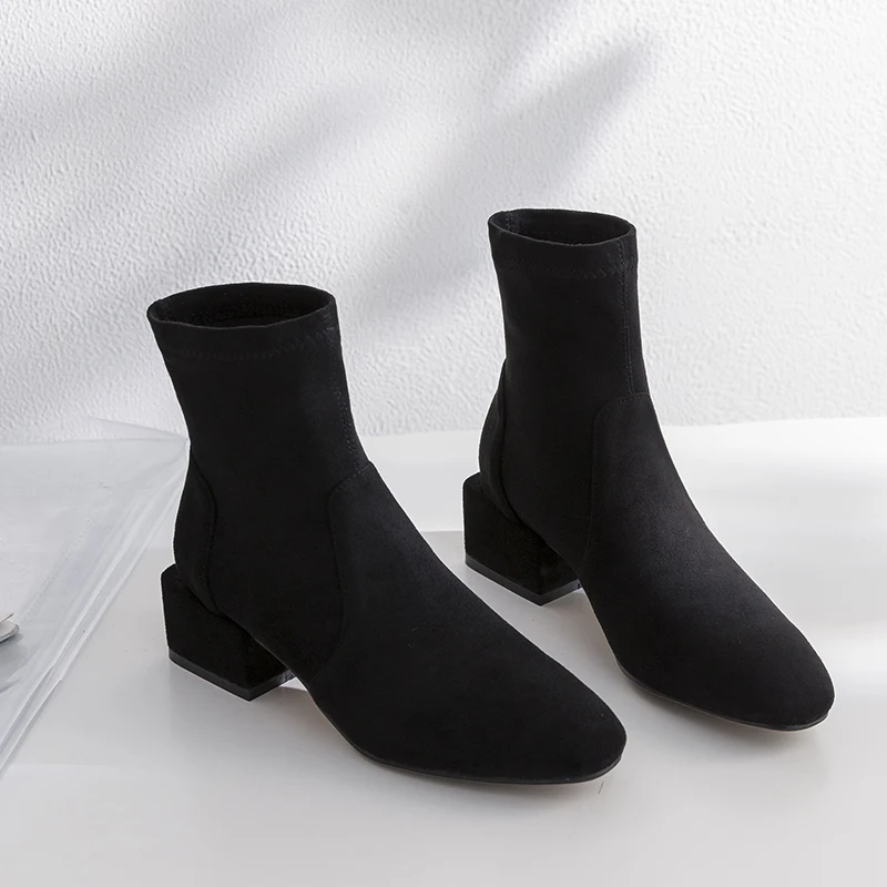 Women's genuine leather slip-on flats autumn ankle boots brand designer black slim warm plush short booties comfortable shoes
Women's genuine leather slip-on flats autumn ankle boots brand designer black slim warm plush short booties comfortable shoes