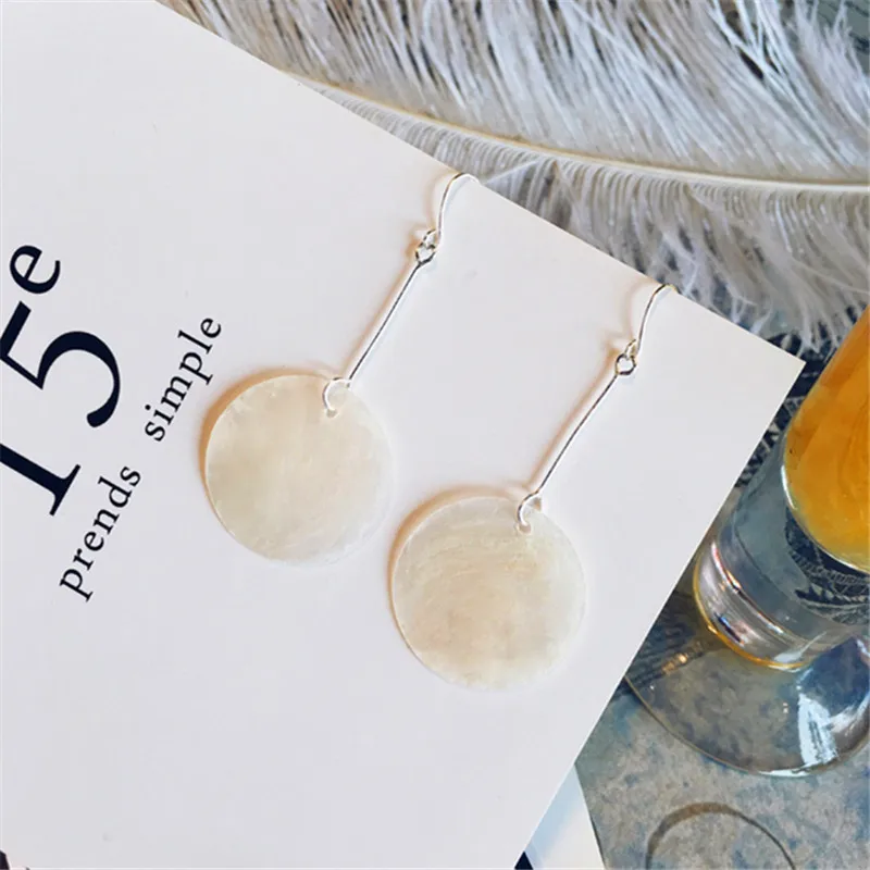 Temperament is contracted long earrings Round white shell earring female earrings ears hang by hand
Temperament is contracted long earrings Round white shell earring female earrings ears hang by hand