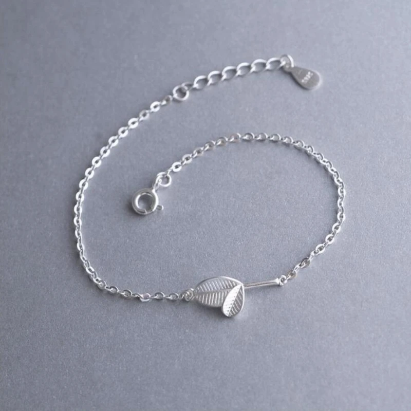 Korea Fresh Leaf Leather Wild Literary 925 Sterling Silver Temperament Female Trendy Resizable Bracelets SBR043
Korea Fresh Leaf Leather Wild Literary 925 Sterling Silver Temperament Female Trendy Resizable Bracelets SBR043