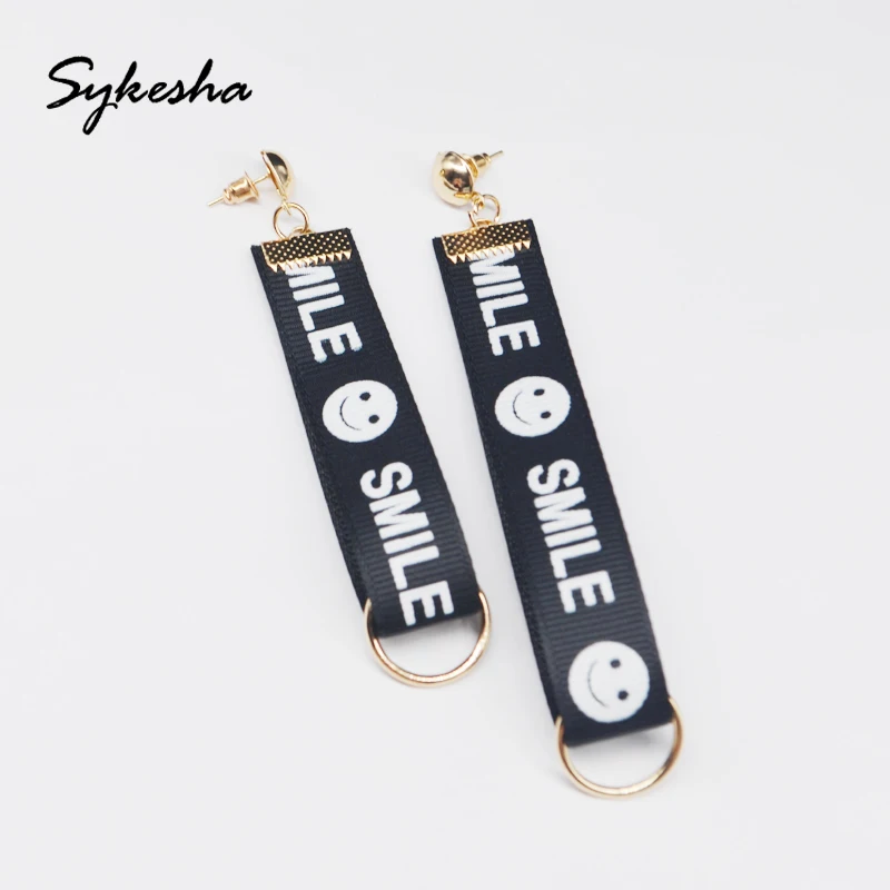 2019 Chic Smile Letters Ribbon Tape Smiley Face Ribbon Stud Earrings Fashion Girls Asymmetrical Classics Women Stud Earrings
2019 Chic Smile Letters Ribbon Tape Smiley Face Ribbon Stud Earrings Fashion Girls Asymmetrical Classics Women Stud Earrings