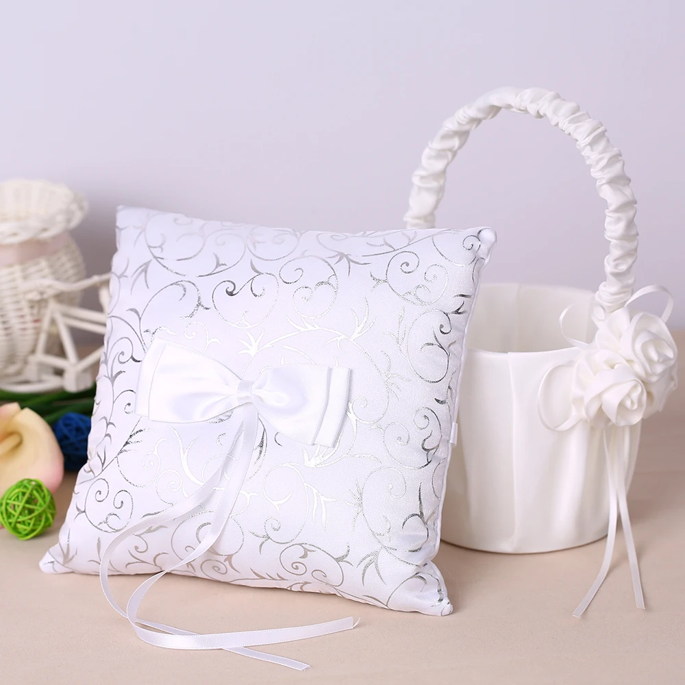 White Satin Wedding Basket for Flower Girls Flower Girl Basket & Ring Bearer Pillow Set Wedding Decoration Supplies 7 * 7 inches
White Satin Wedding Basket for Flower Girls Flower Girl Basket & Ring Bearer Pillow Set Wedding Decoration Supplies 7 * 7 inches