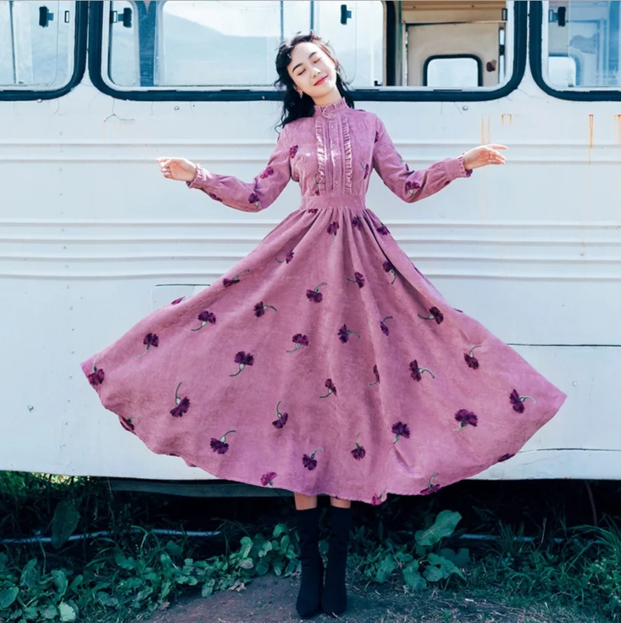 Vintage Elegant Dress Women Autumn Winter Full Sleeve Embroidery Corduroy Long Dress Stand Collar Slim Waist Swing Dresses
Vintage Elegant Dress Women Autumn Winter Full Sleeve Embroidery Corduroy Long Dress Stand Collar Slim Waist Swing Dresses