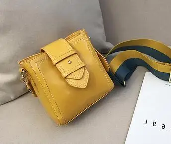 2018 new fashion casual simple retro wild wide shoulder strap shoulder slung bucket bag.
2018 new fashion casual simple retro wild wide shoulder strap shoulder slung bucket bag.