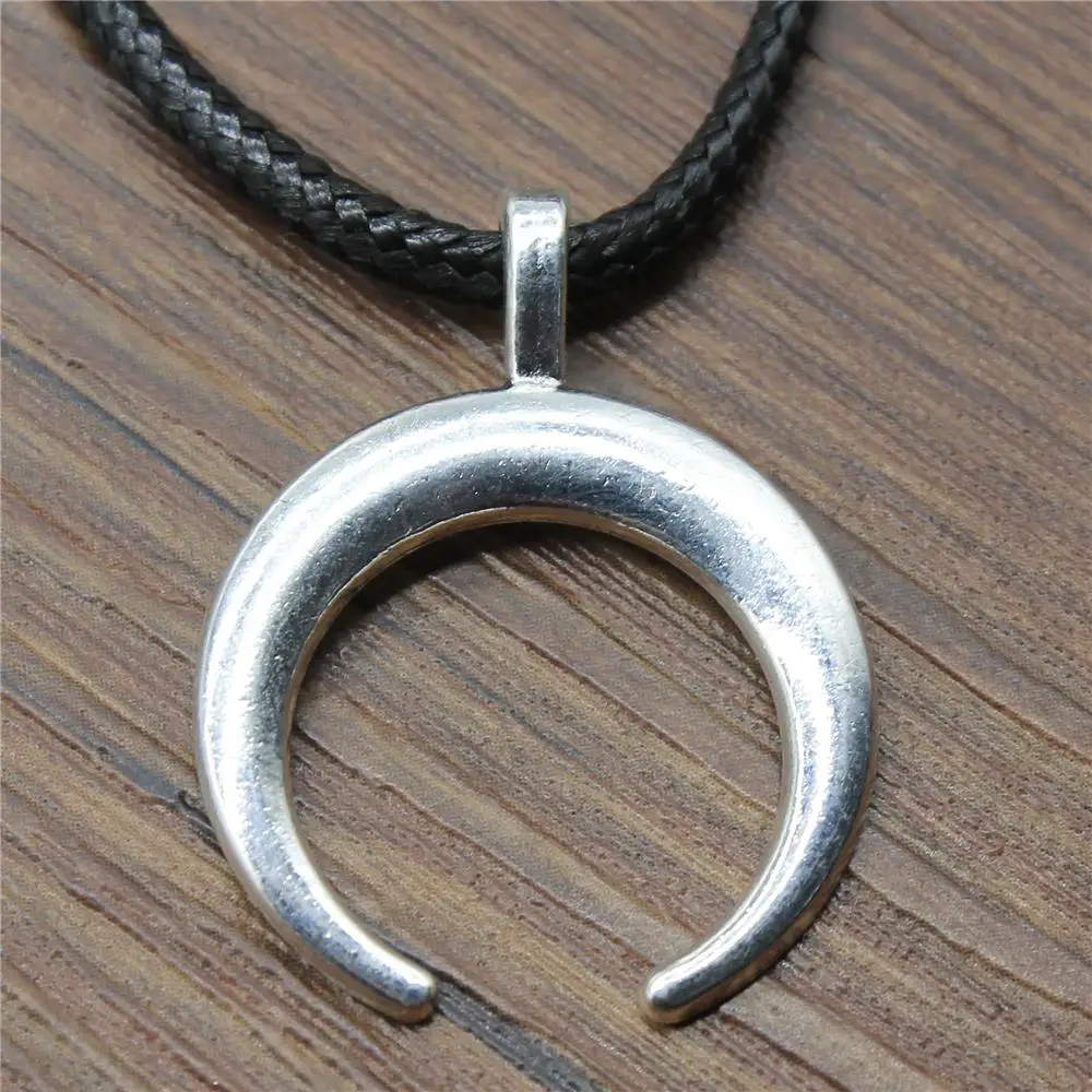WYSIWYG Horns Crescent Moon Pendant Necklace For Men, Vintage 33x26mm Horns Crescent Moon Leather Chain Necklace Men Jewelry
WYSIWYG Horns Crescent Moon Pendant Necklace For Men, Vintage 33x26mm Horns Crescent Moon Leather Chain Necklace Men Jewelry