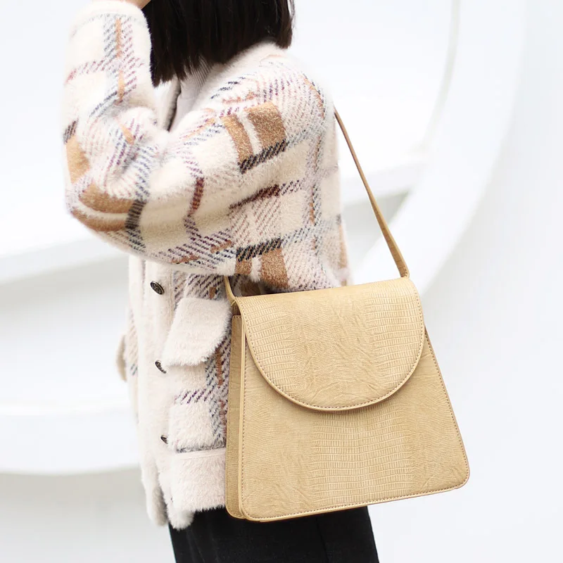 Women Shoulder Bag Luxury Handbags Women Bags Designer High-grade Snakes Pattern Leather Messenger Bag Japanese Styley Bag
Women Shoulder Bag Luxury Handbags Women Bags Designer High-grade Snakes Pattern Leather Messenger Bag Japanese Styley Bag