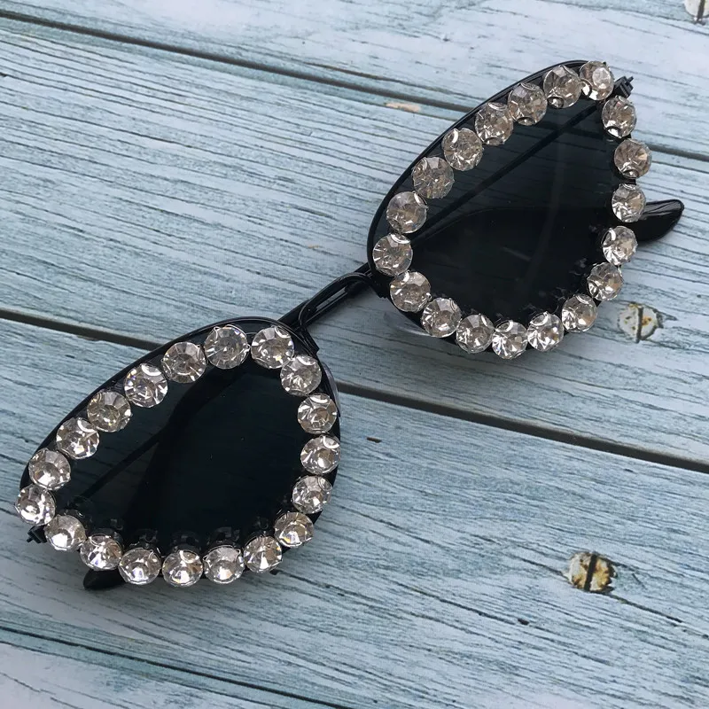 Retro Small Cat Eye Women Sunglasses Black Metal Frame Eyewear UV400 Diamond Handmade Cheap Sun Glasses Gafas de sol
Retro Small Cat Eye Women Sunglasses Black Metal Frame Eyewear UV400 Diamond Handmade Cheap Sun Glasses Gafas de sol