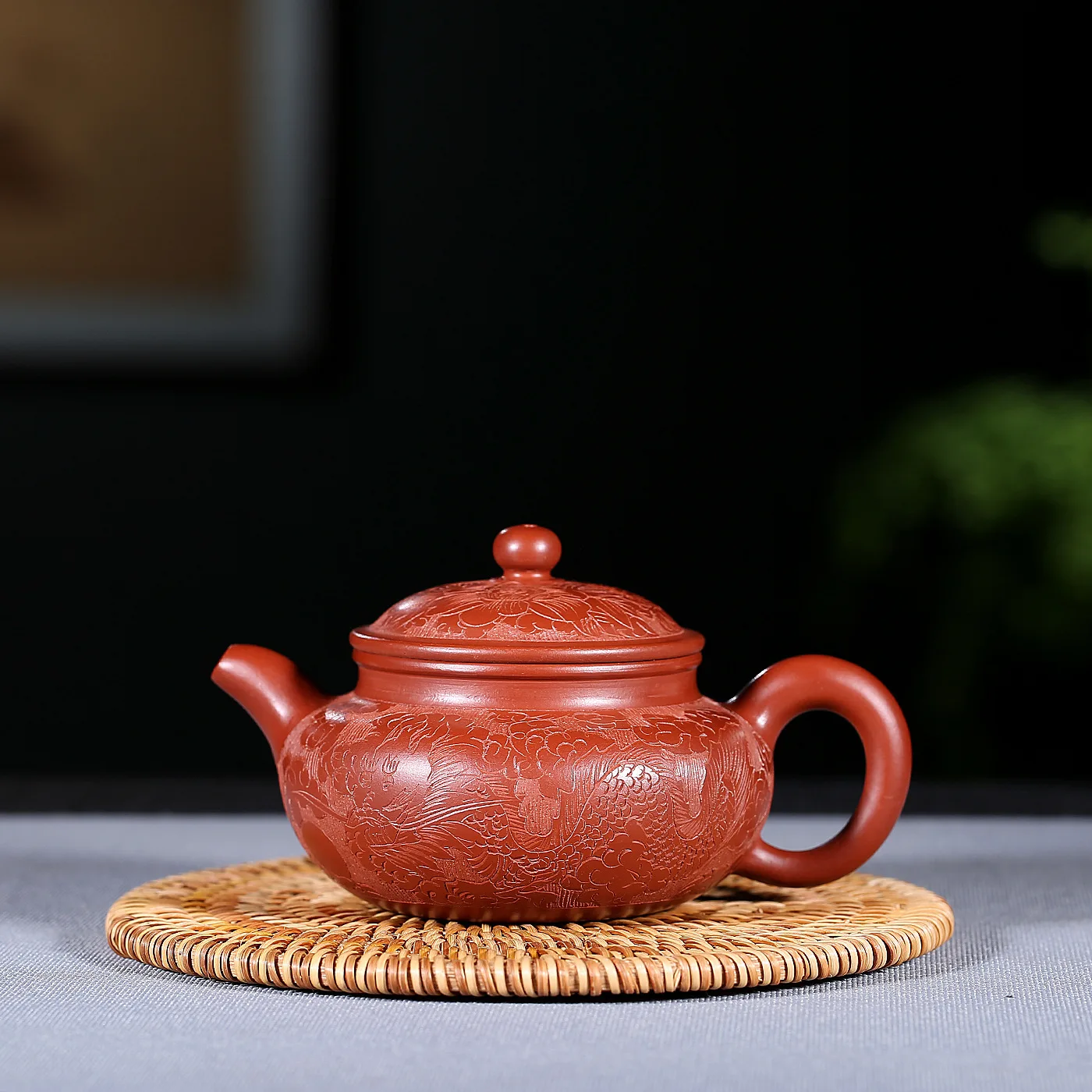 Famous Fan Se Hong Imitation Of Ancient Times Dragon Carving Kettle Kung Fu Tea Have Gift Infusion Of Tea Kettle Wholesale
Famous Fan Se Hong Imitation Of Ancient Times Dragon Carving Kettle Kung Fu Tea Have Gift Infusion Of Tea Kettle Wholesale