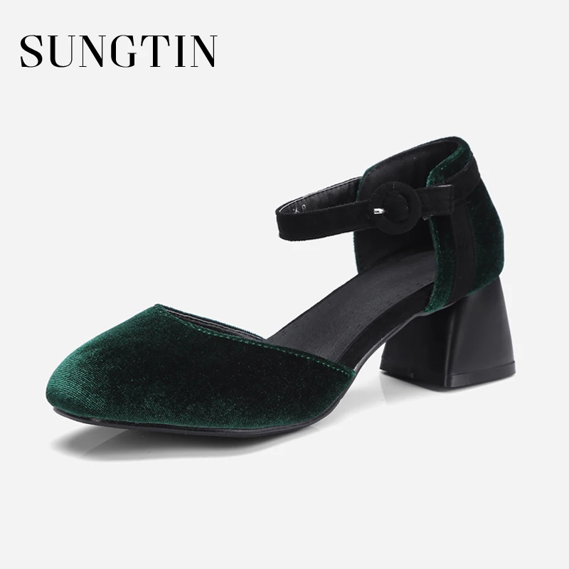 Sungtin Velvet High Heels Sandals Women Casual Ankle Strap Chunky Heels Pumps Lady Summer Velour Shoes Sandals Large Size
Sungtin Velvet High Heels Sandals Women Casual Ankle Strap Chunky Heels Pumps Lady Summer Velour Shoes Sandals Large Size