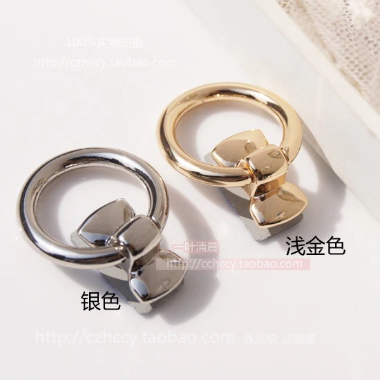 10pcs/lot diy upscale accessories, bag strap links Carry buckle Screw mounting Light gold /silver Alloy bow carry her ring
10pcs/lot diy upscale accessories, bag strap links Carry buckle Screw mounting Light gold /silver Alloy bow carry her ring