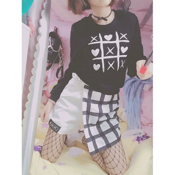 Harajuku Bestie Girl Cool& Cute Women's Set: Black Detachable Collar Hoodie & Shorts / Pink Ribbon Shirt & Long Skirt
Harajuku Bestie Girl Cool& Cute Women's Set: Black Detachable Collar Hoodie & Shorts / Pink Ribbon Shirt & Long Skirt
