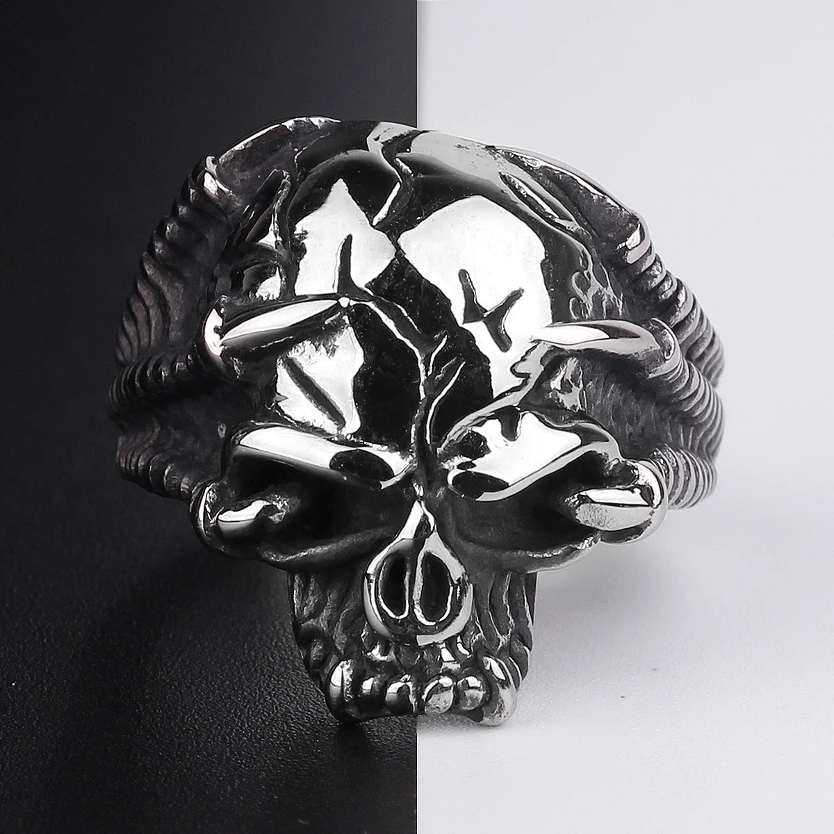 Stainless Steel Men Rings Dragon Claw Devil Skull Punk Rock Hip Hop for Biker Male Boyfriend Jewelry Creativity Gift Wholesale
Stainless Steel Men Rings Dragon Claw Devil Skull Punk Rock Hip Hop for Biker Male Boyfriend Jewelry Creativity Gift Wholesale