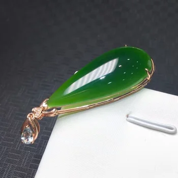 Pure inlaid and Tianbi yu pendant perfect no structure spinach green ice at the end of the Russian old pits really go
Pure inlaid and Tianbi yu pendant perfect no structure spinach green ice at the end of the Russian old pits really go