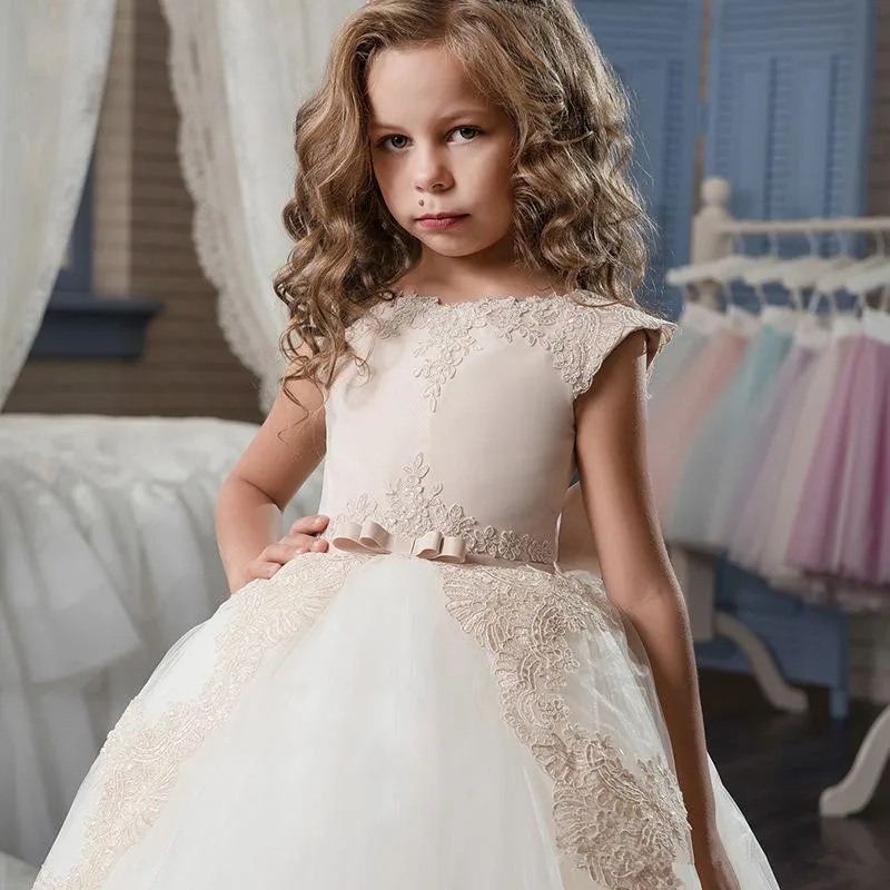 Elegant Cap Seeves Lace A Line Flower Girl Dresses Tulle Applique Bow Sash Floor Length Gilrs Pageant Party Dresses
Elegant Cap Seeves Lace A Line Flower Girl Dresses Tulle Applique Bow Sash Floor Length Gilrs Pageant Party Dresses