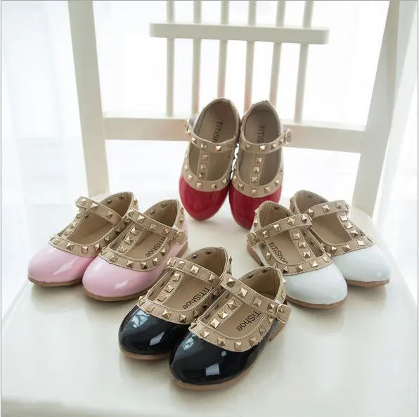J.G Chen 2015 spring and summer rivets girls' sandals pretty girl's leather rhinestone princess shoes girls' dancing flats 21-36
J.G Chen 2015 spring and summer rivets girls' sandals pretty girl's leather rhinestone princess shoes girls' dancing flats 21-36