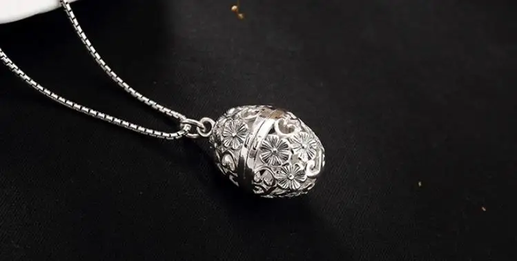 Sterling S925 925 silver Pendant openable charm hollow out Plum blossom sachet vintage necklace
Sterling S925 925 silver Pendant openable charm hollow out Plum blossom sachet vintage necklace