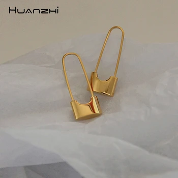 HUANZHI 2019 New Chic Design Gold Metal Pla'te'd Irregular Geometric Lock Pin Stud Earrings for Women Girl Wedding Party Gift
HUANZHI 2019 New Chic Design Gold Metal Pla'te'd Irregular Geometric Lock Pin Stud Earrings for Women Girl Wedding Party Gift