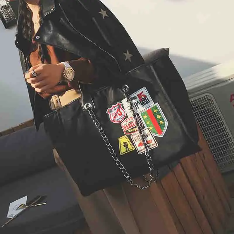 2020 women's spring handbag shoulder bag badge fashion oxford fabric handbag travel shopping bag big bag
2020 women's spring handbag shoulder bag badge fashion oxford fabric handbag travel shopping bag big bag