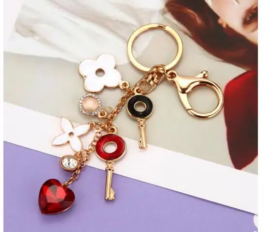 10pcs/lot creative style woman fashion heart keychain lady rhinestone heart flower key ring female valentine's gift
10pcs/lot creative style woman fashion heart keychain lady rhinestone heart flower key ring female valentine's gift