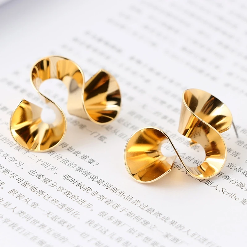 Fashion Chic Women Twist Irregular Stud Earrings Gold Geometric Statement Jewelry
Fashion Chic Women Twist Irregular Stud Earrings Gold Geometric Statement Jewelry