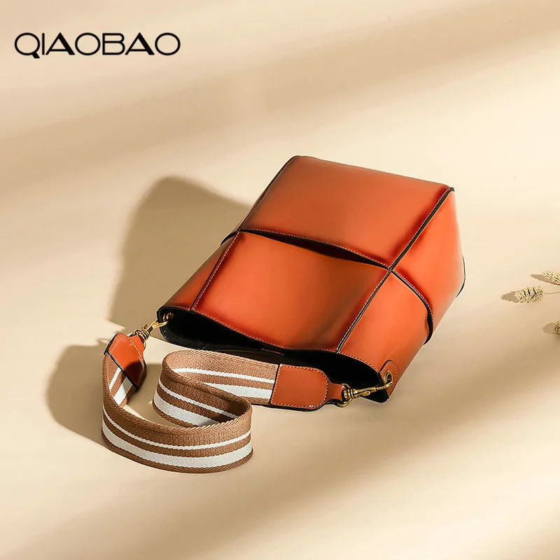 QIAOBAO 2019 new retro Genuine Leather shoulder bag fashion Cowhide handbags bucket wide shoulder strap Composite bag
QIAOBAO 2019 new retro Genuine Leather shoulder bag fashion Cowhide handbags bucket wide shoulder strap Composite bag